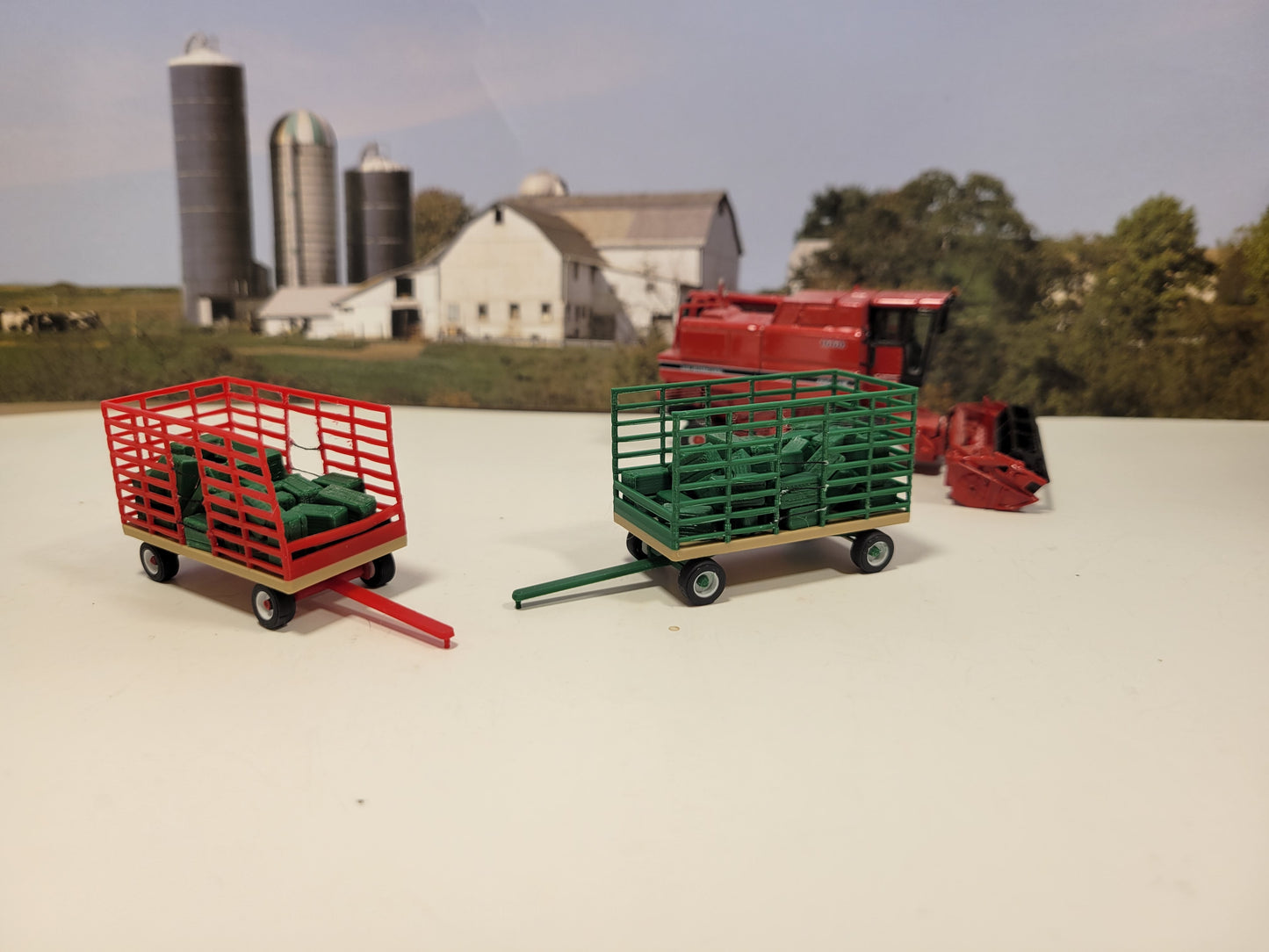 Hay awagon Thrower green 1/87 assembled