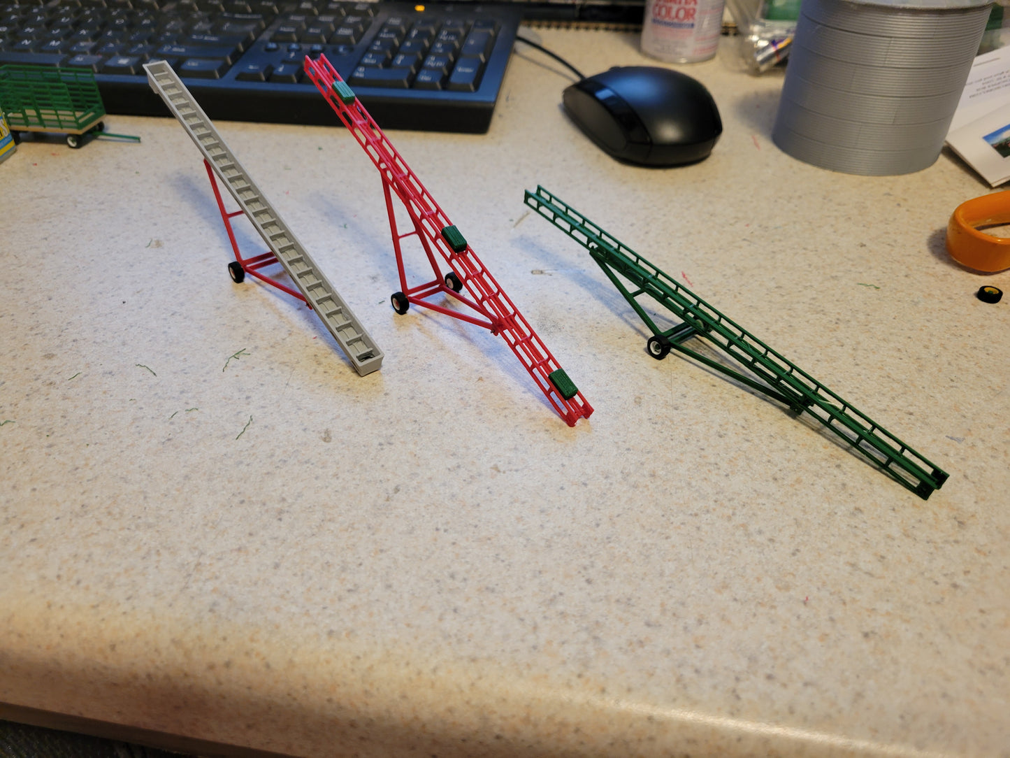 Hay Elevator Red 1/87 Assembled